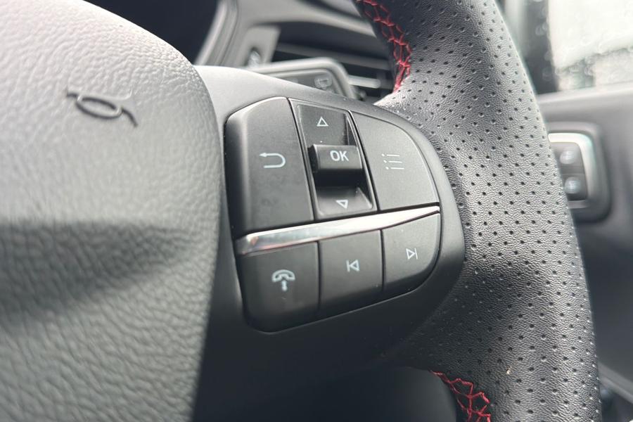 Ford Kuga Photo autoimg-c17521879735f635f6e42a3db9971622a49fda75.jpg