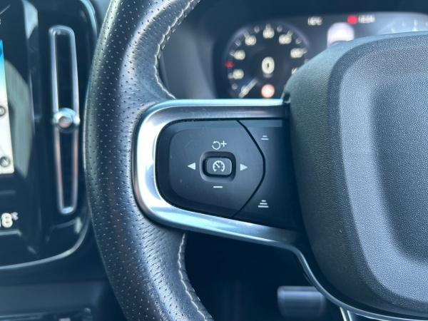 Volvo XC40 Photo autoimg-c183cd140043c549193533c7c663083b9c31be19.jpg