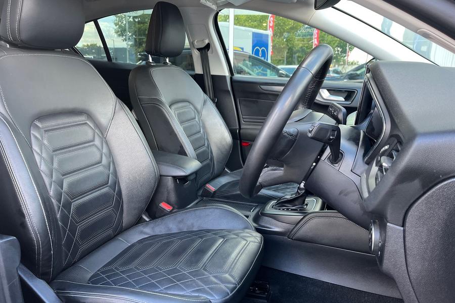 Ford FOCUS Photo autoimg-c183f9052b04389b30c07e178319c34254fc8cf5.jpg