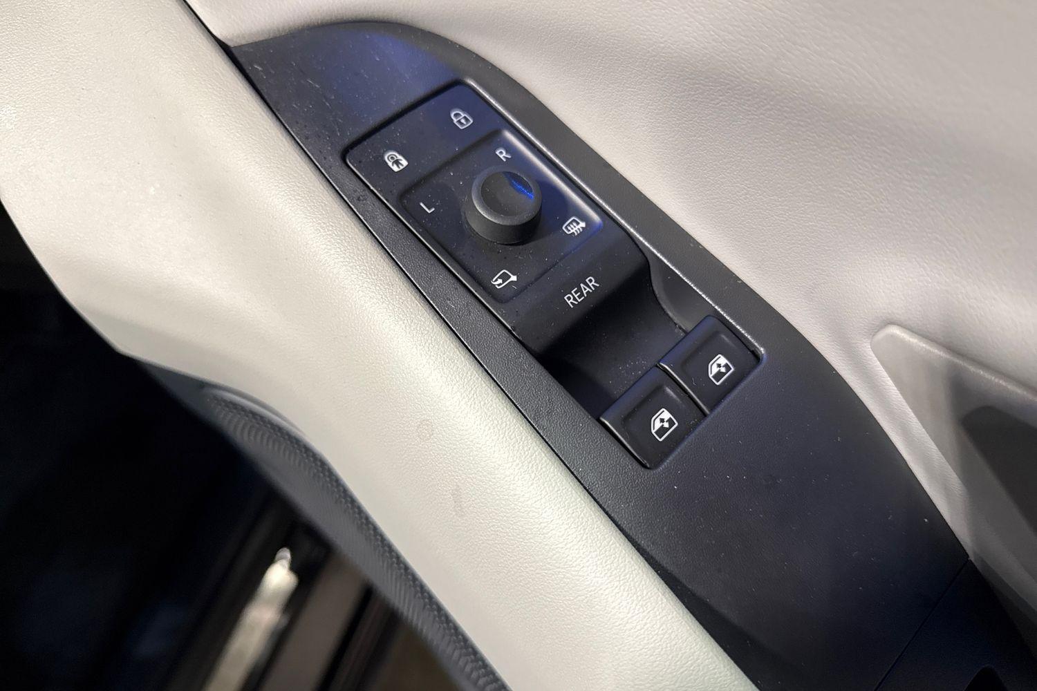Ford Explorer Photo 15