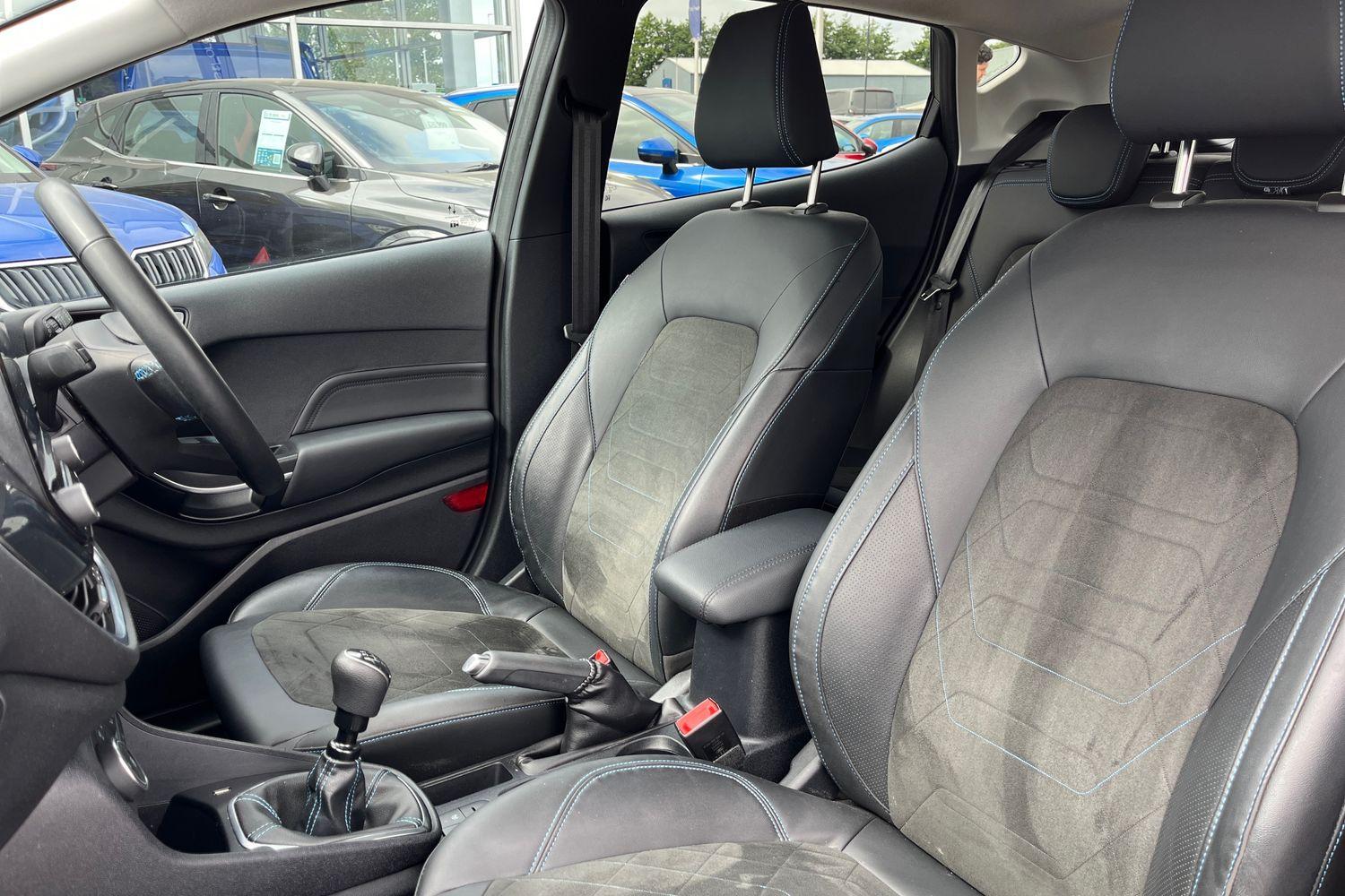 Ford FIESTA Photo 18