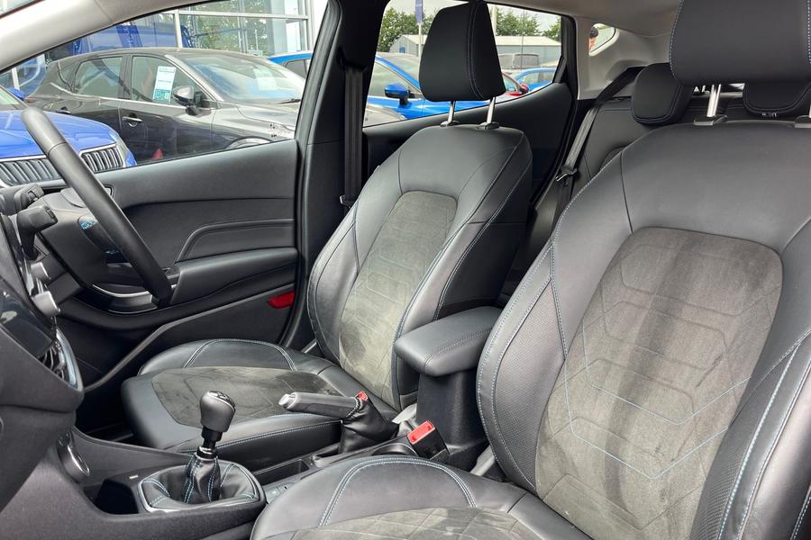 Ford FIESTA Photo autoimg-c18b2ca3b7033ee406171e395840f0edc13e0263.jpg