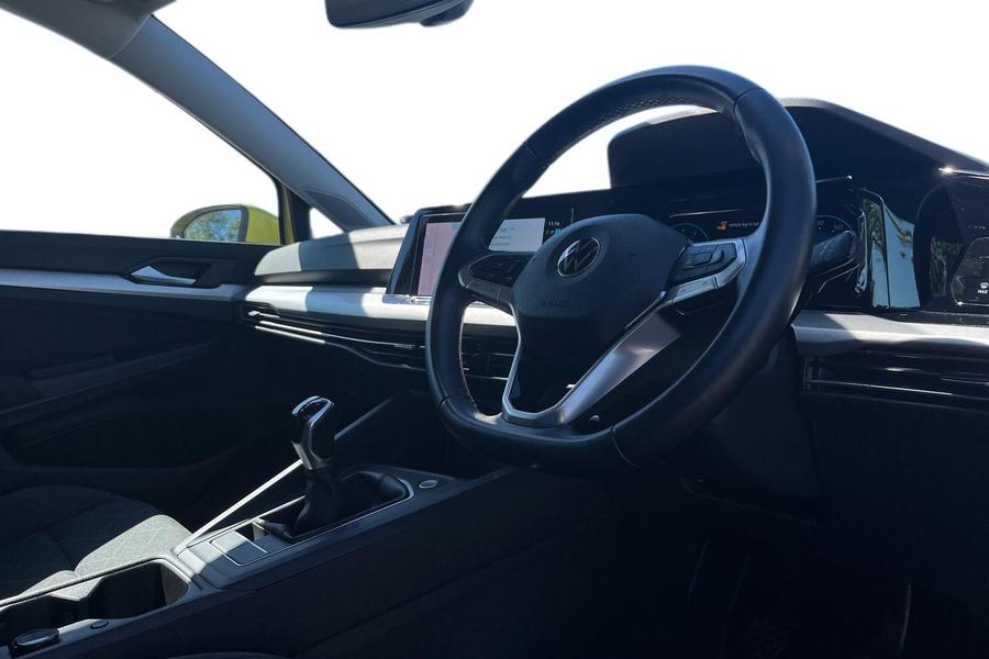 Volkswagen GOLF Photo autoimg-c1907d35f87f2e4fde94848de4af538076eb5892.jpg