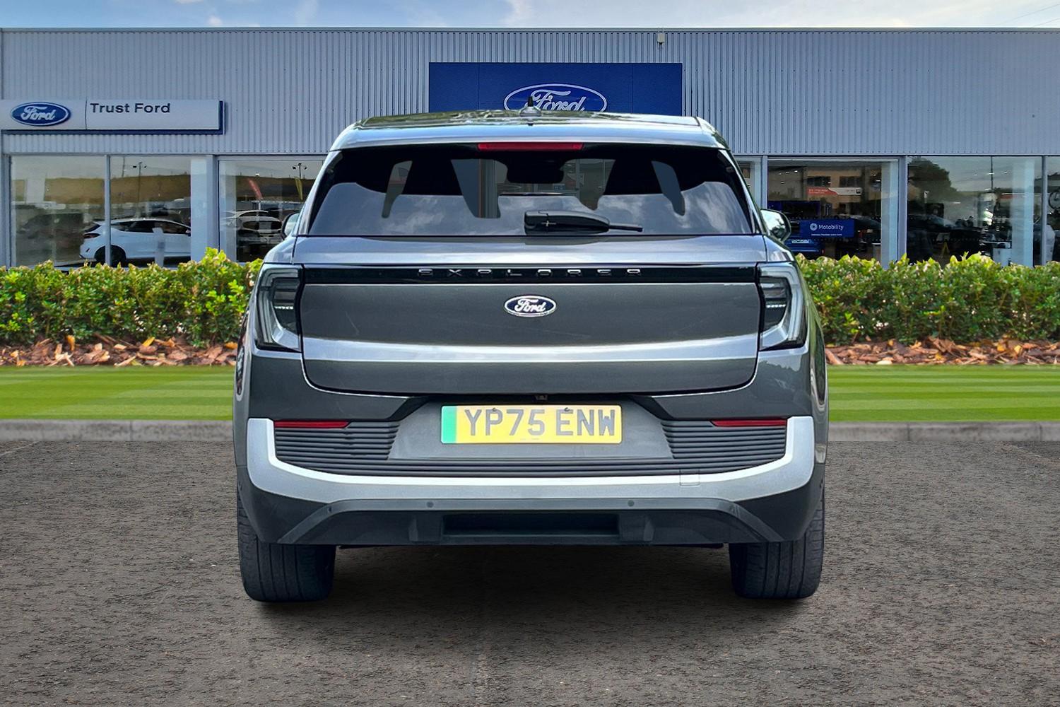 Ford Explorer Photo 6