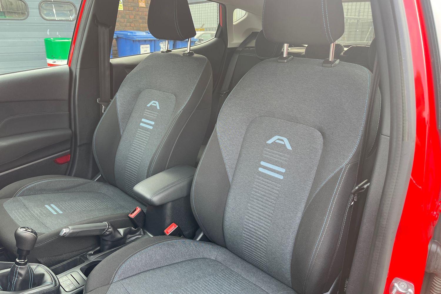 Ford FIESTA Photo 18