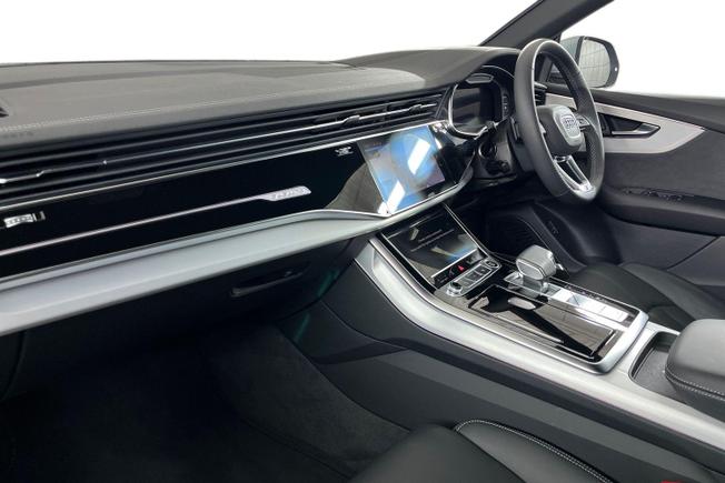 AUDI Q8 Photo 2