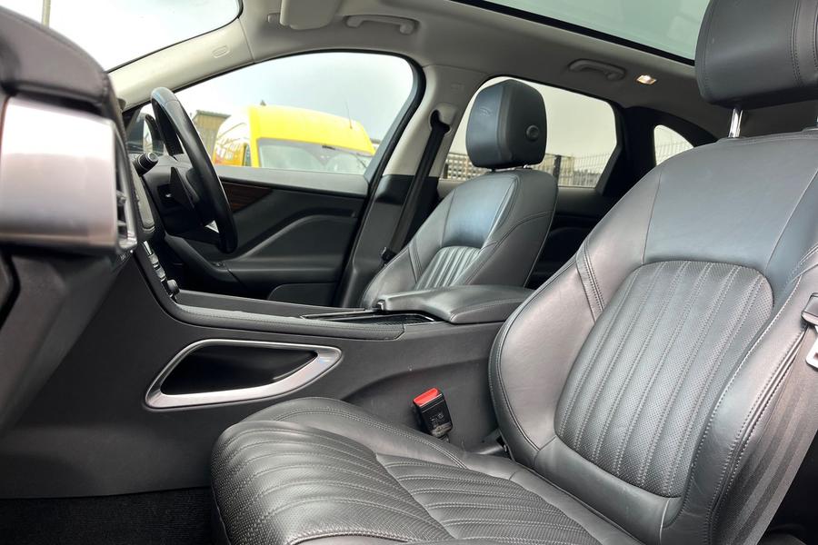 Jaguar F-PACE Photo autoimg-c1b67ed348267af126e44c06d3d3adc28091ffb4.jpg
