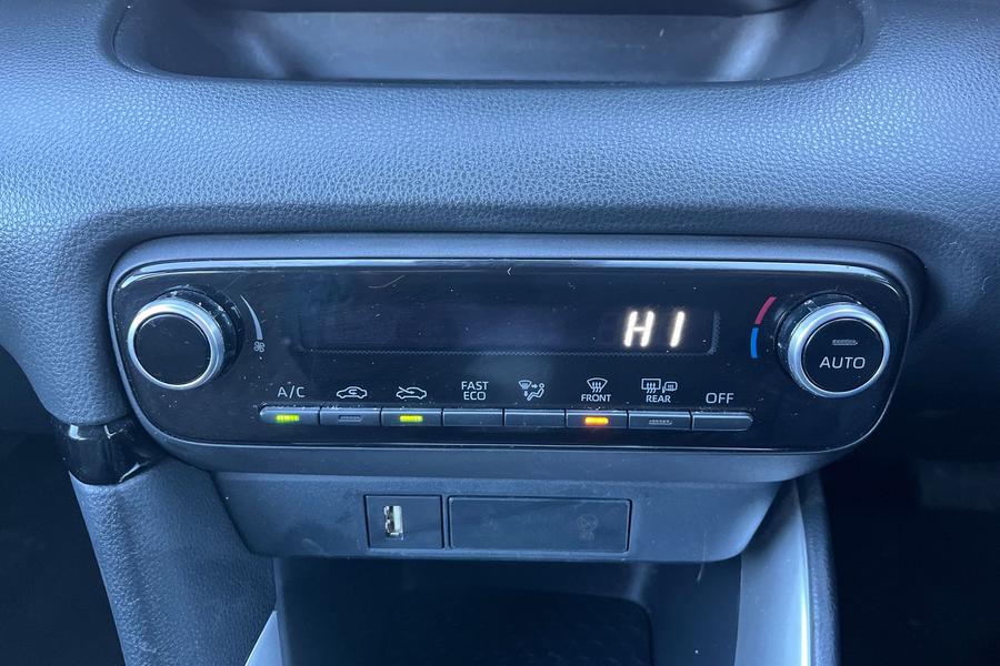 Toyota YARIS Photo autoimg-c1b8016b17a924c5c806b46233b6721b6f73635c.jpg