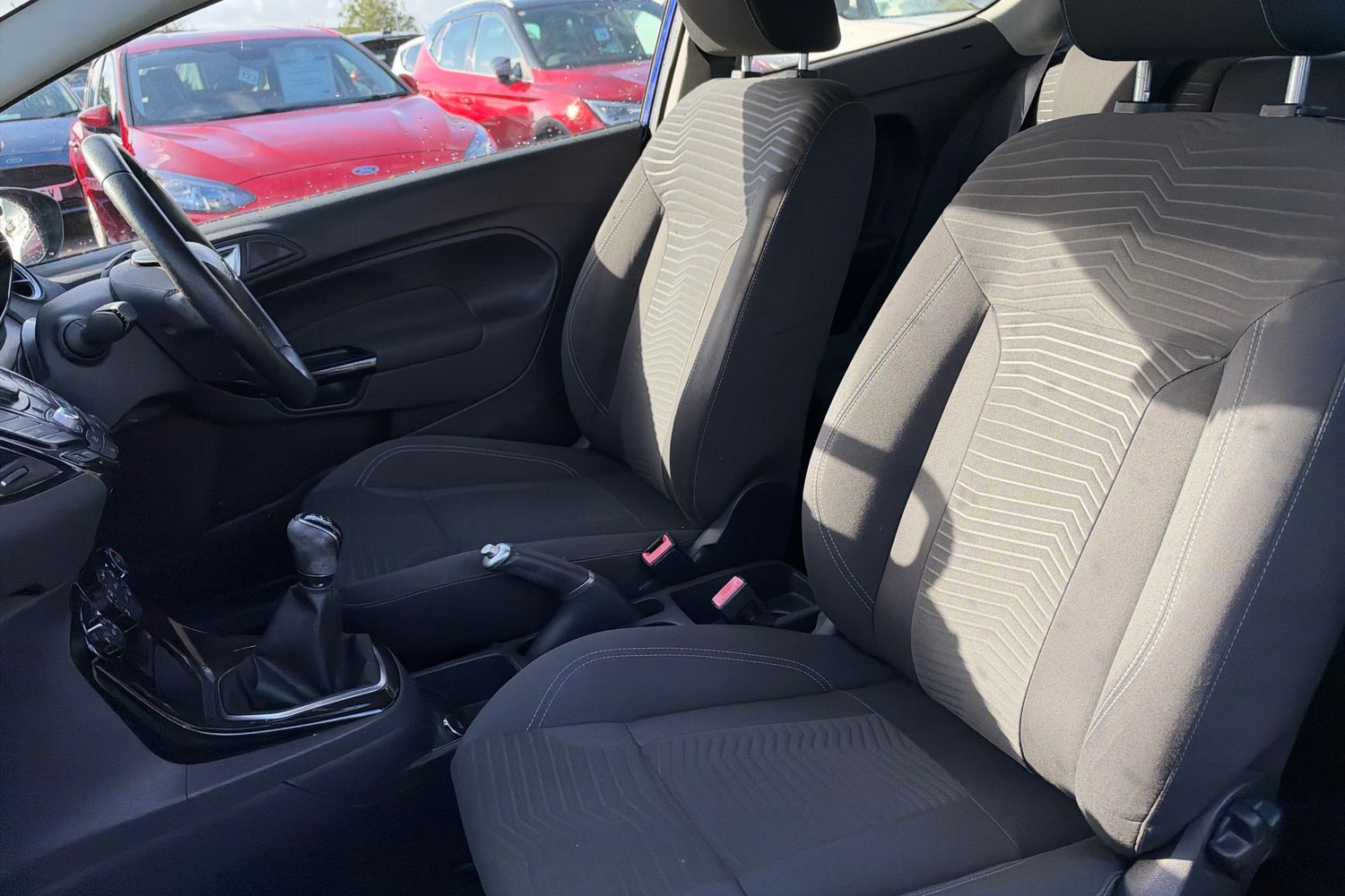 Ford FIESTA Photo 18