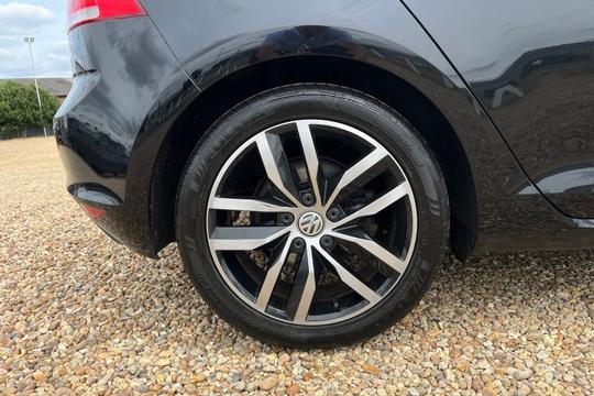 Volkswagen Golf Photo autoimg-c1bbab132d00275e94c59a4ad024ecc18be05424.jpg