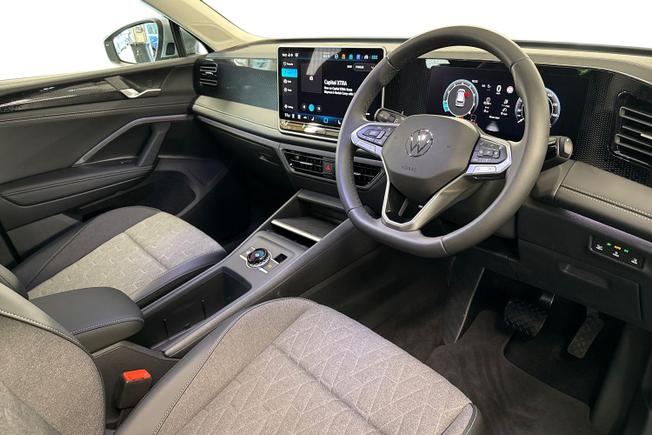 VOLKSWAGEN Tiguan Photo 6