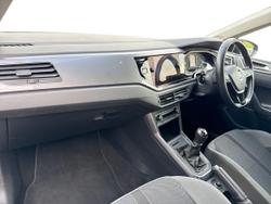 VOLKSWAGEN Polo Photo 2