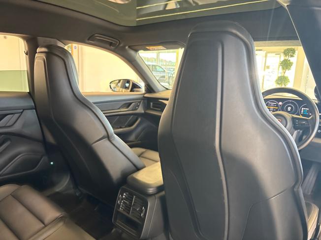 PORSCHE Taycan Photo 41