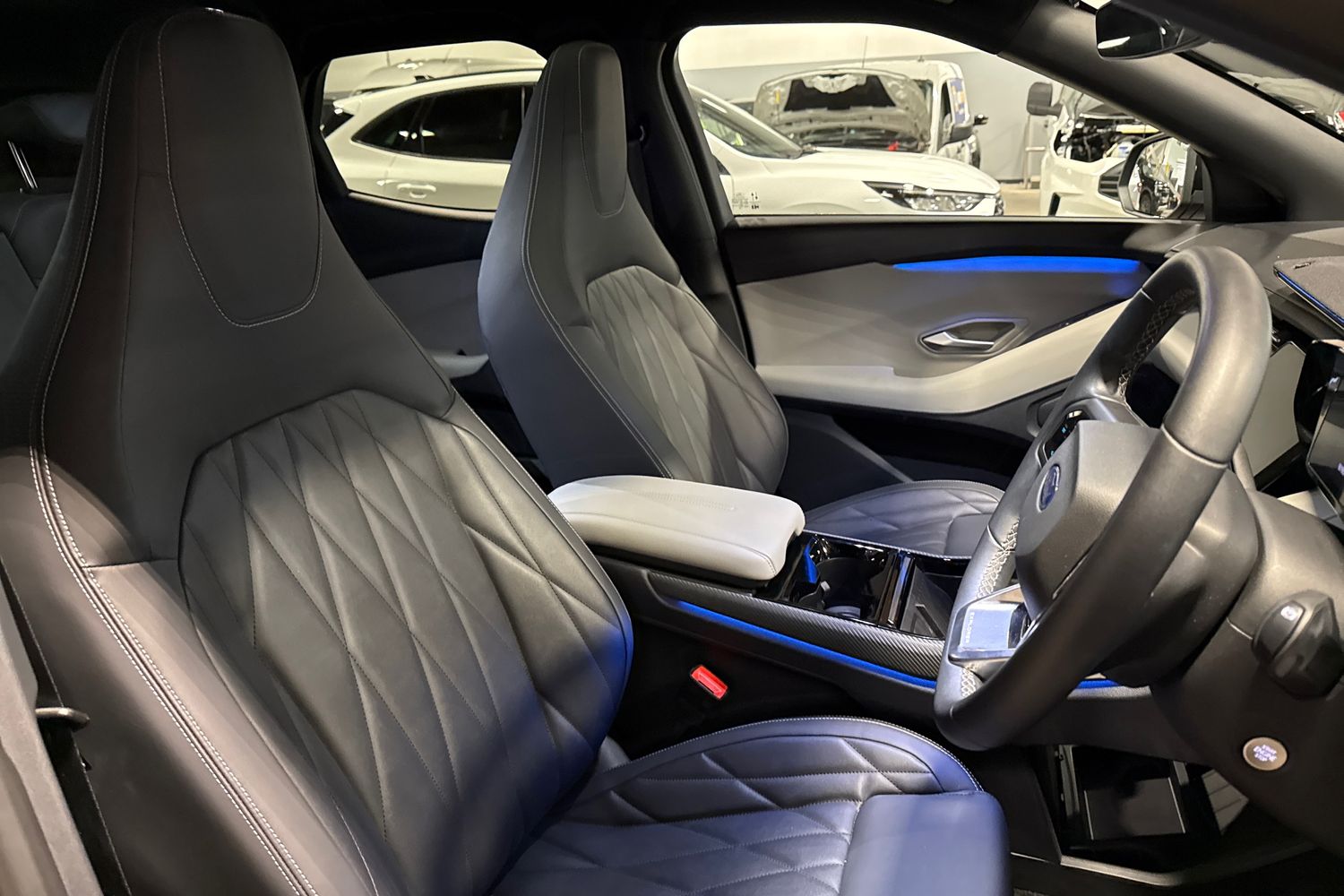Ford Explorer Photo 16