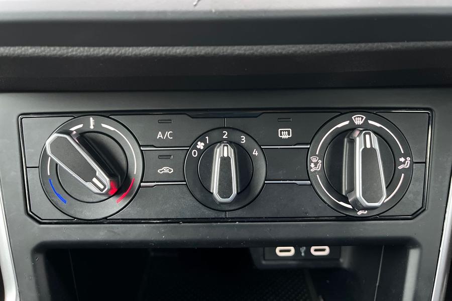 Volkswagen POLO Photo autoimg-c1d3bcb1d920553a415de60767dad2bd73e0e474.jpg