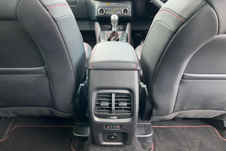 Ford Kuga Photo autoimg-c1e06ba9eb7ddd8da65f9c0b2728f56c6902ebac.jpg