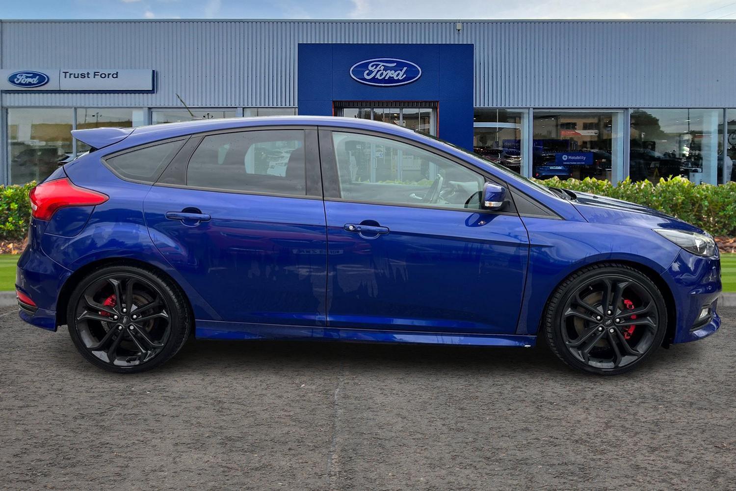 Ford Focus Photo 2
