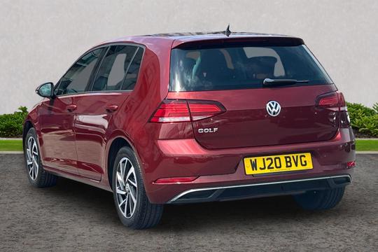 Volkswagen Golf Photo autoimg-c1ea0a5f1343f003080c7825f6eb014e61be2238.jpg
