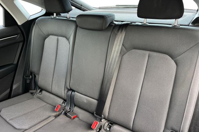 AUDI Q3 Photo 9