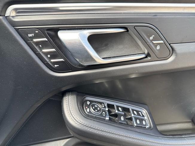PORSCHE Macan Photo 30