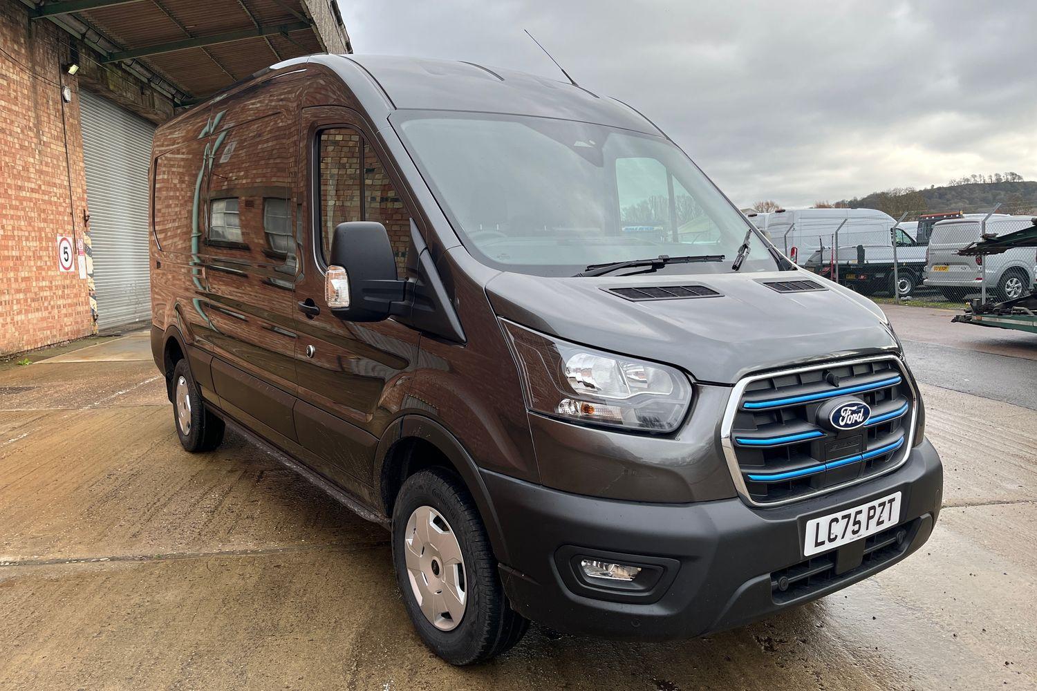 Ford E-TRANSIT Photo 22