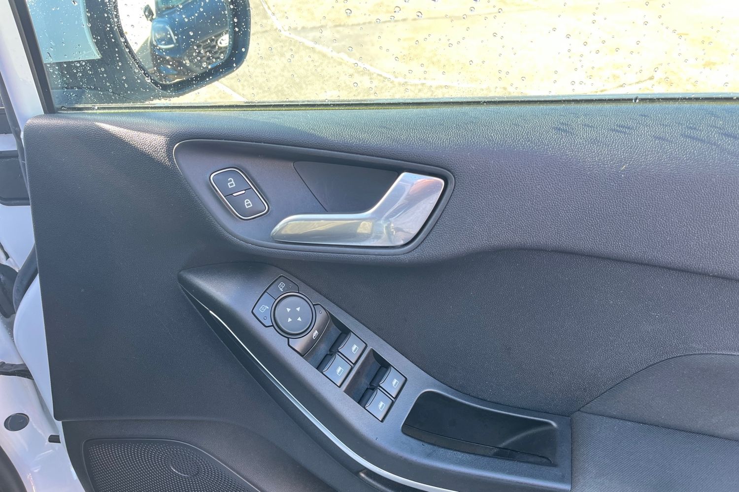 Ford FIESTA Photo 24