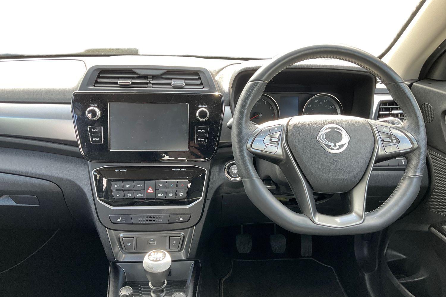 SsangYong TIVOLI Photo 10