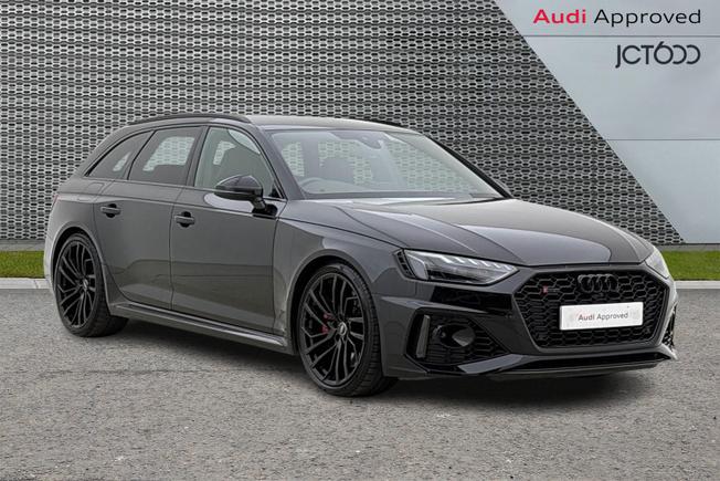 Audi RS4 Photo 1