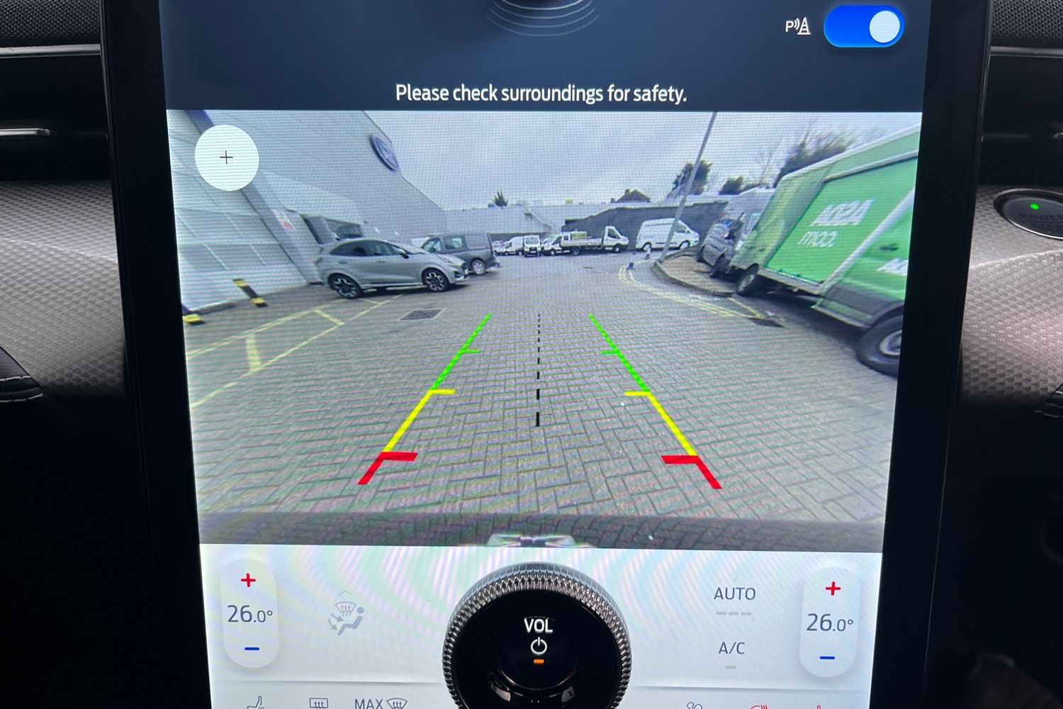 Ford Mustang Mach-E Photo 32