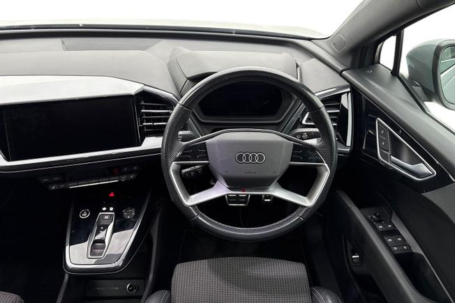 Audi Q4 Photo 11
