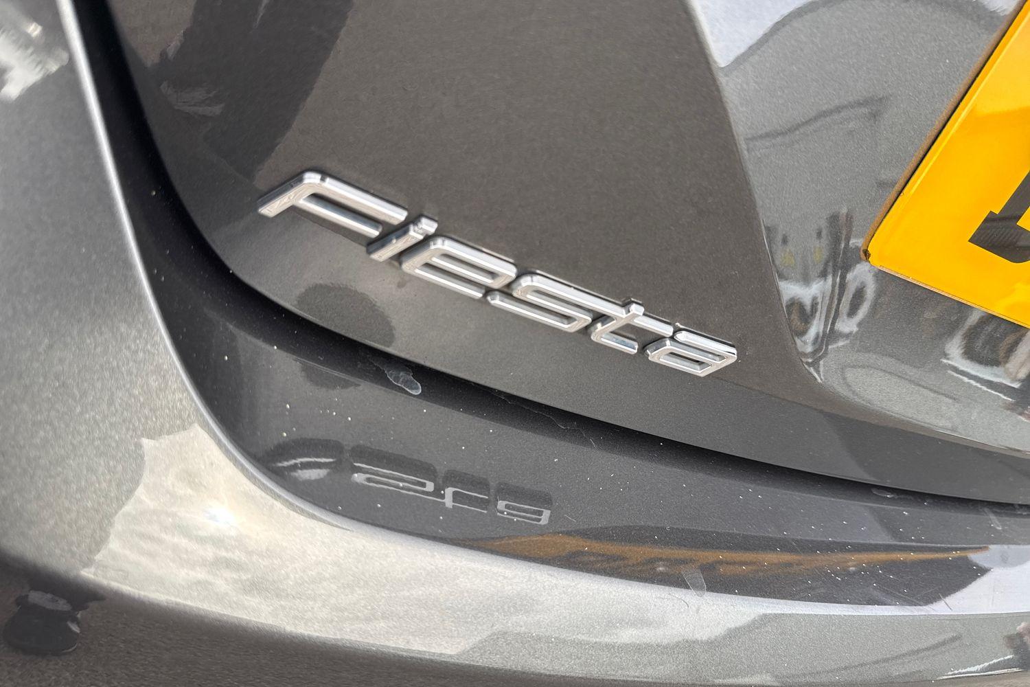 Ford FIESTA Photo 39