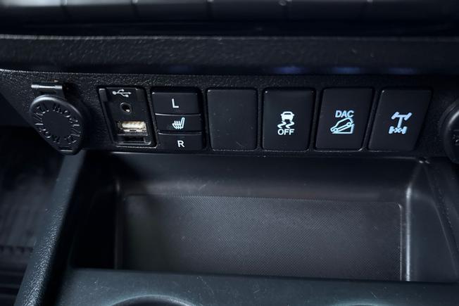 TOYOTA Hilux Photo 53