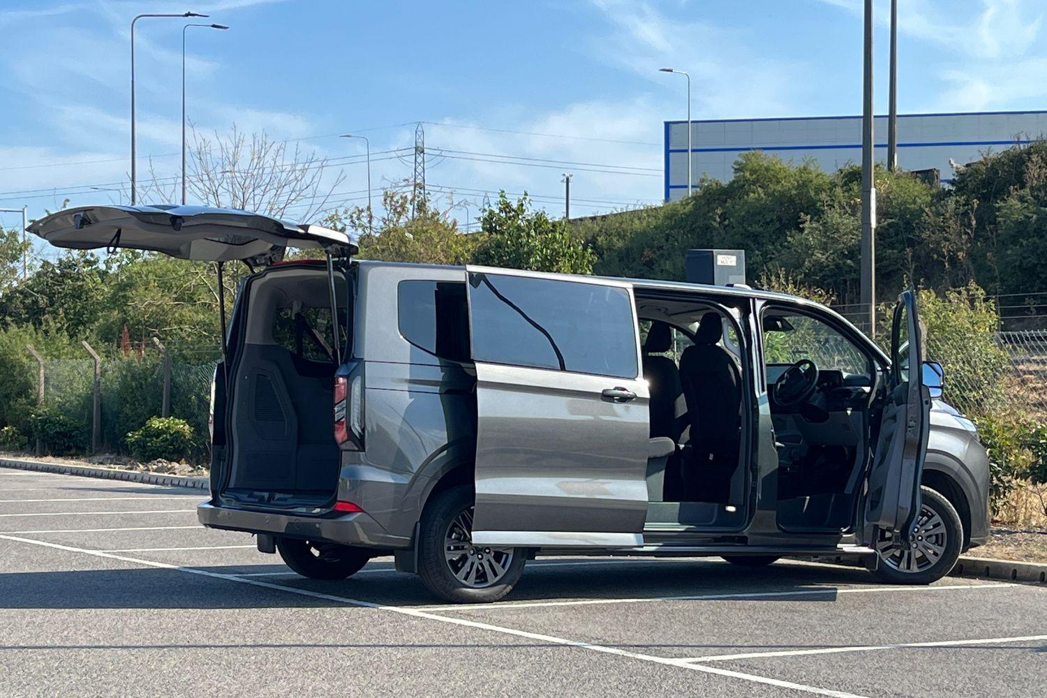 Ford TOURNEO CUSTOM Photo 6