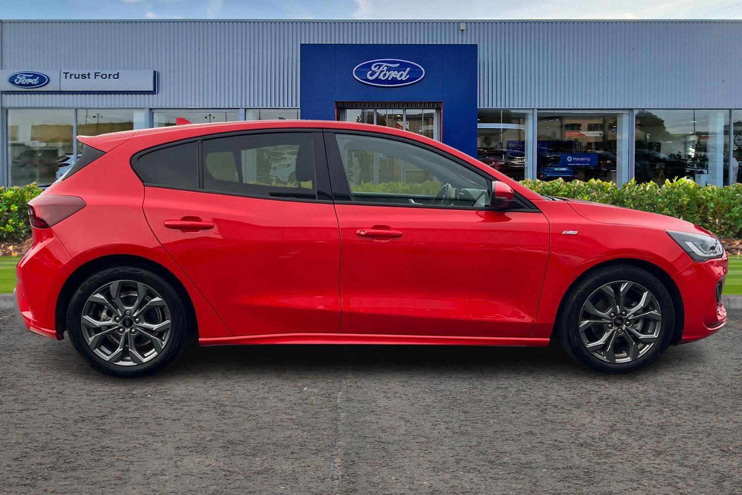 Ford Focus Photo 2