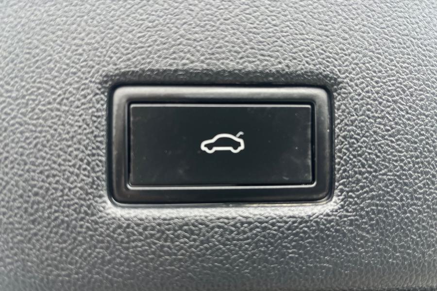 Ford Explorer Photo autoimg-c212b0e9a9391c0d4fb4f3142e07a2b9e546c803.jpg