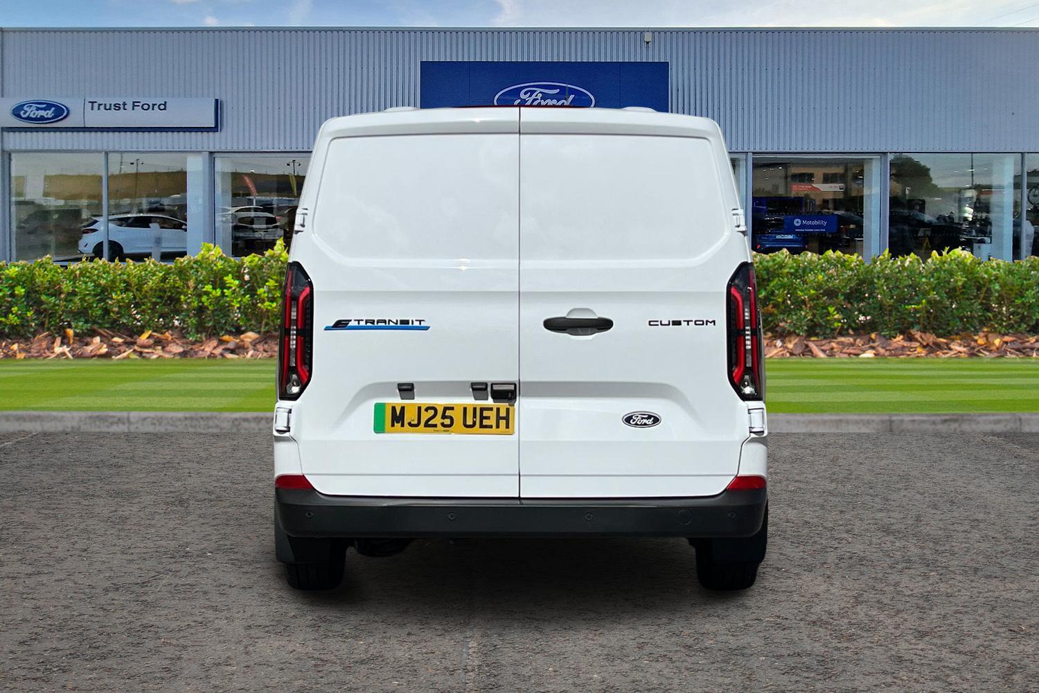 Ford E-TRANSIT CUSTOM Photo 12