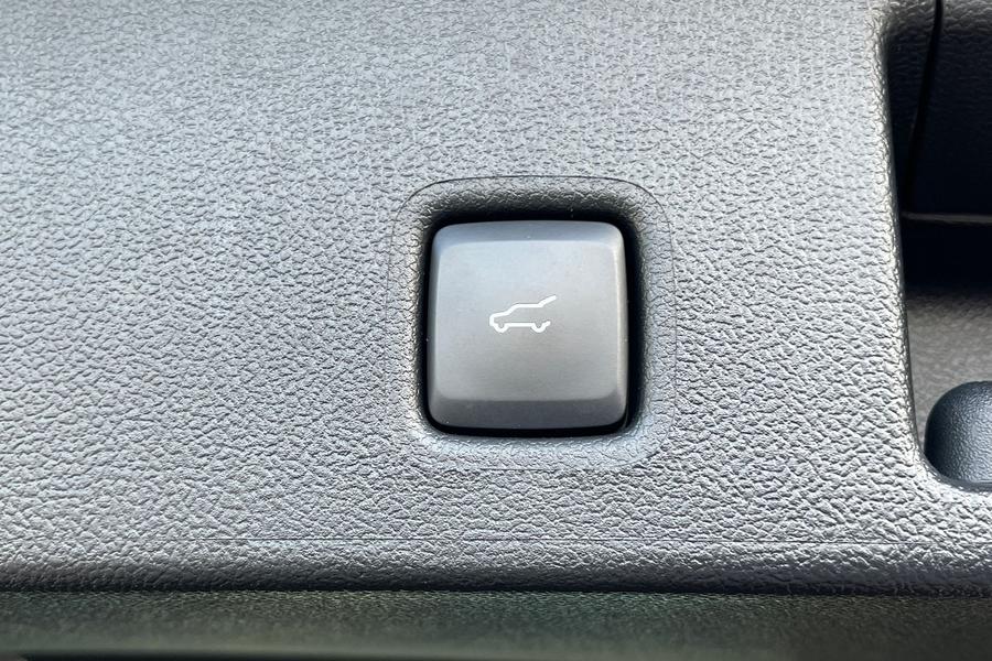 Ford Kuga Photo autoimg-c21f402bd2aafe159c3bc0e6d69a13653cf83f0f.jpg