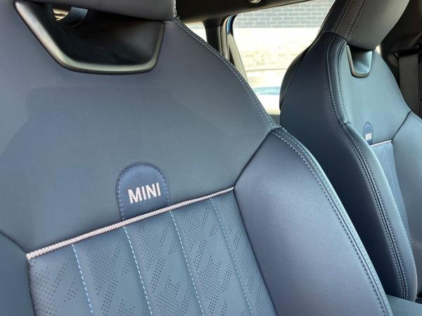 MINI Cooper Photo autoimg-c220521edc98e1b137e27197c2c8ab5f4050489c.jpg