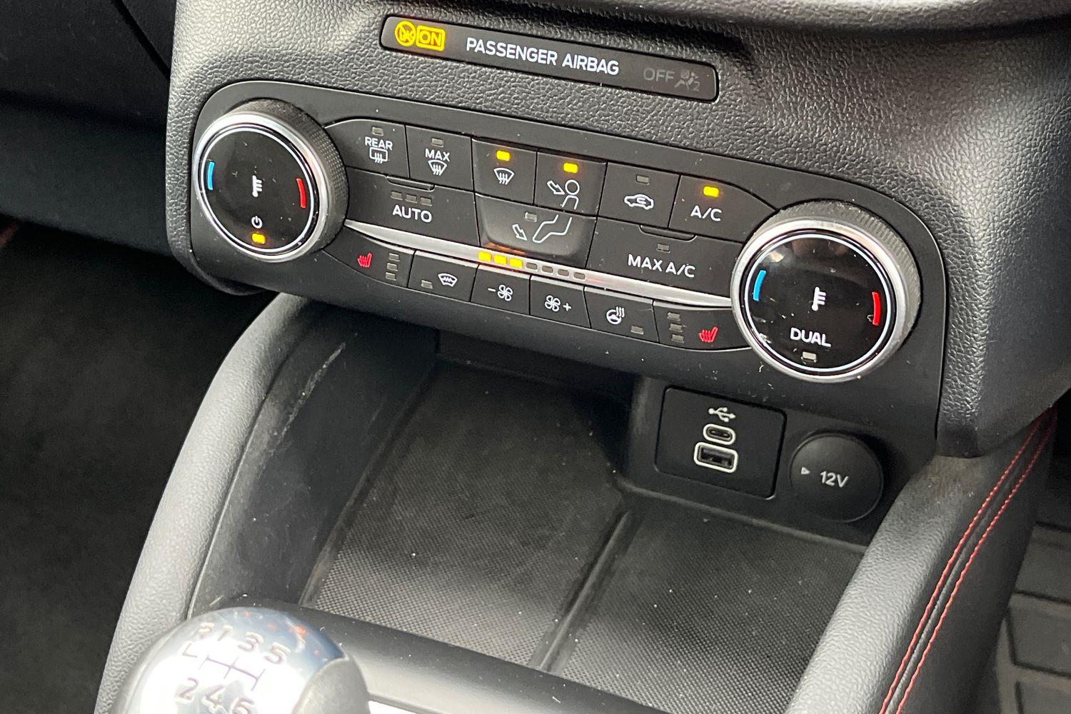 Ford KUGA Photo 29