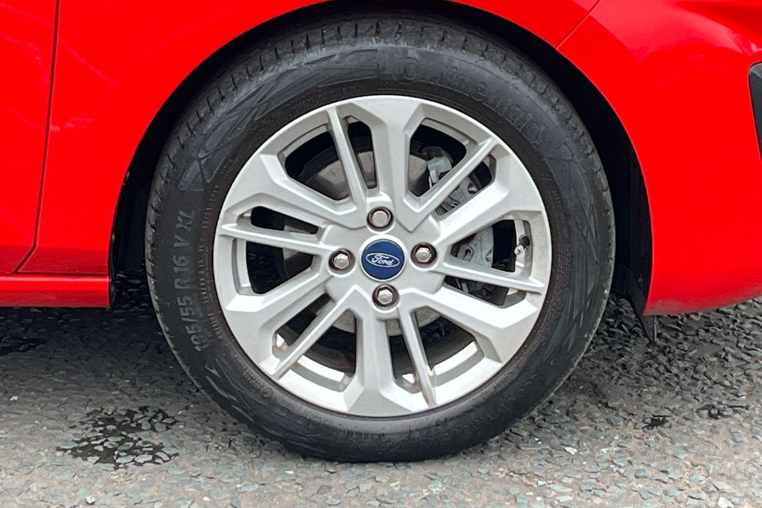 Ford FIESTA Photo 7