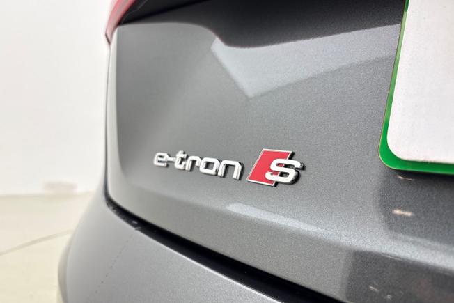 AUDI E-Tron S Photo 23