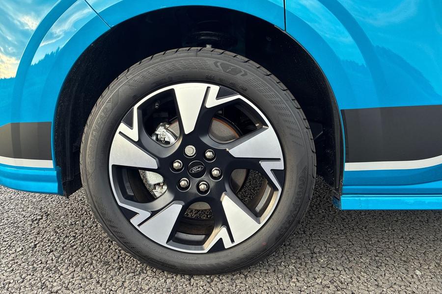 Ford Transit Custom Photo autoimg-c22f564e6b567f0aa0c28f07321a6eea39e213db.jpg
