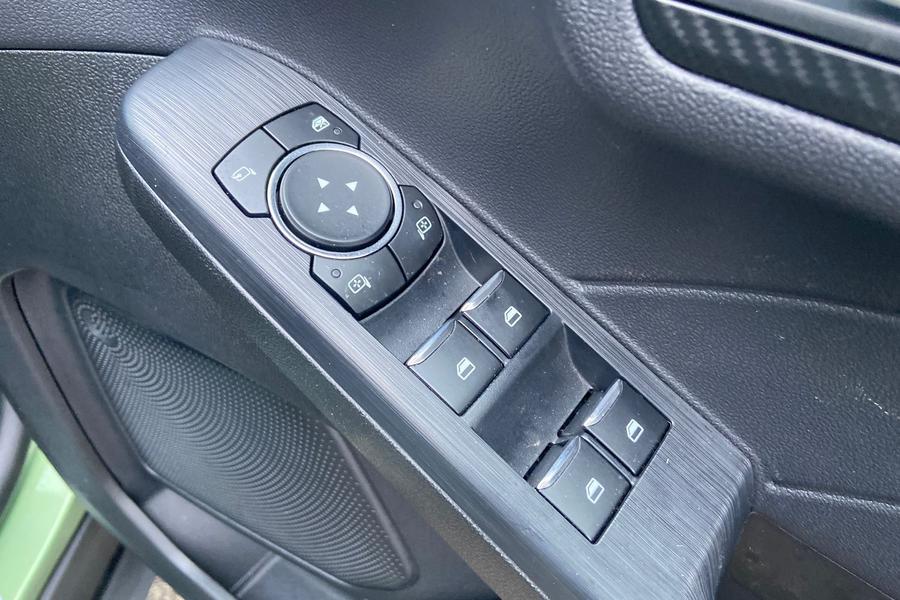 Ford KUGA Photo autoimg-c23328a2d9307ef73c8ac690eae1c44b270a0ea8.jpg