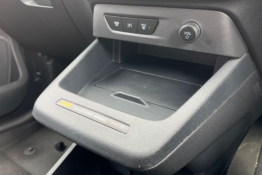 Ford E-TRANSIT COURIER Photo autoimg-c23586be43001ffa97e6201c645af9cdb6ad63d9.jpg