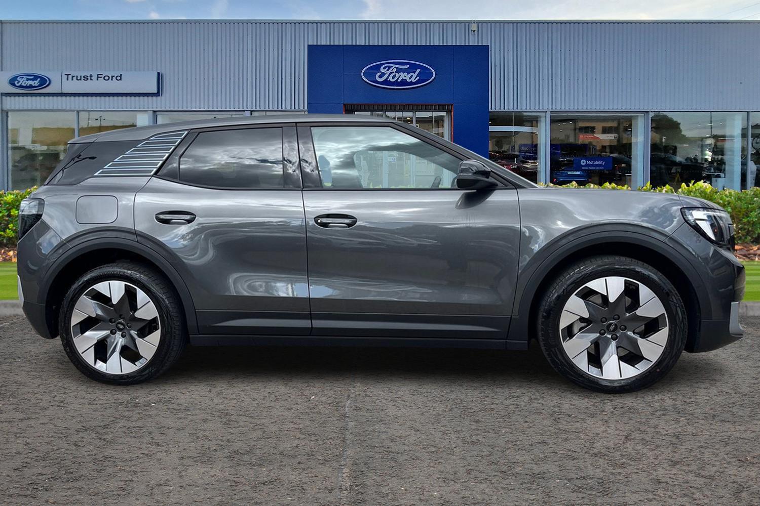 Ford Explorer Photo 2