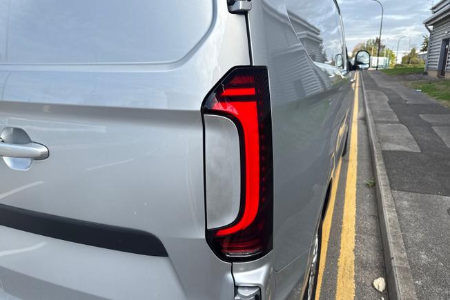 VOLKSWAGEN Transporter Photo 18