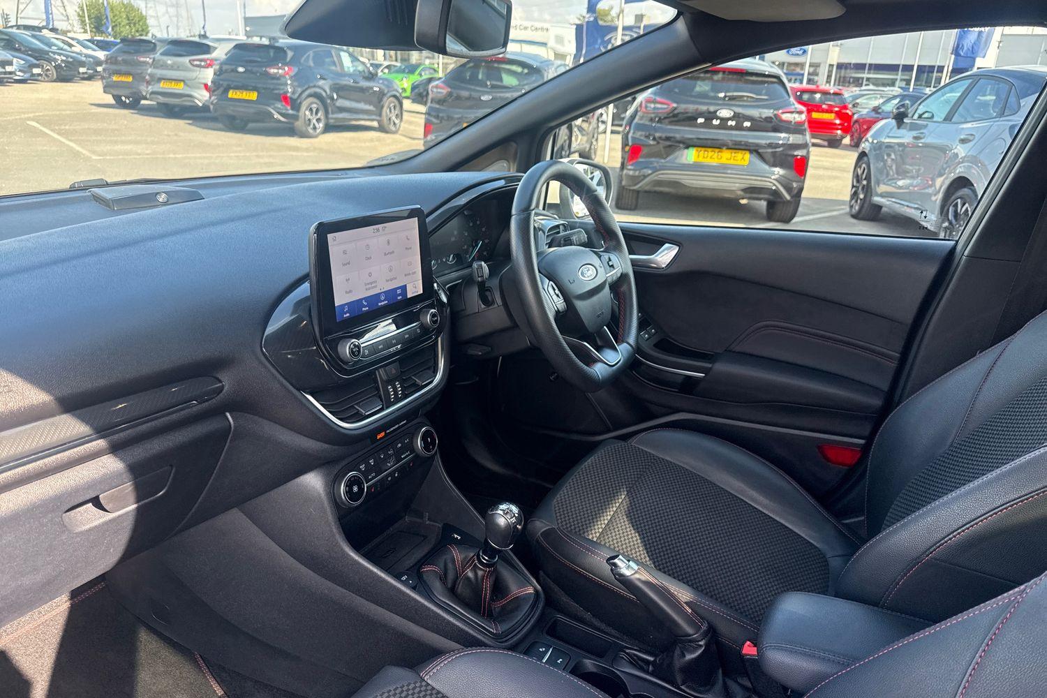 Ford FIESTA Photo 17