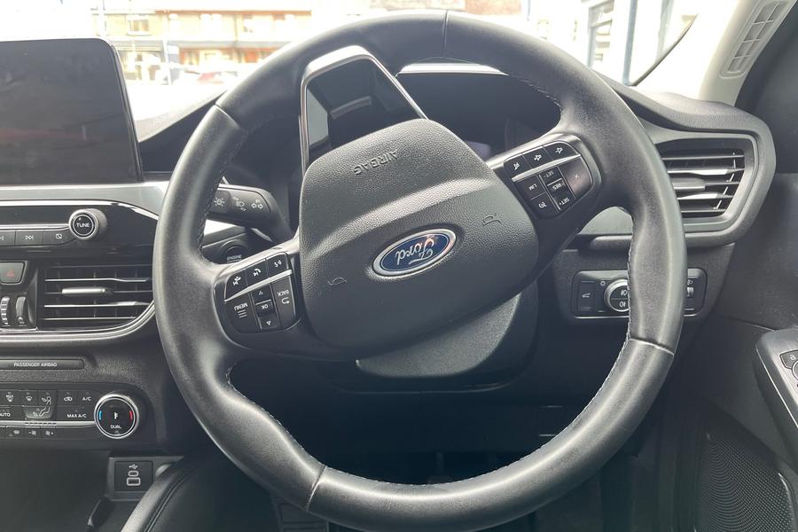 Ford KUGA Photo autoimg-c241b02784178d43666e9c29155cf1405c6eeaf3.jpg