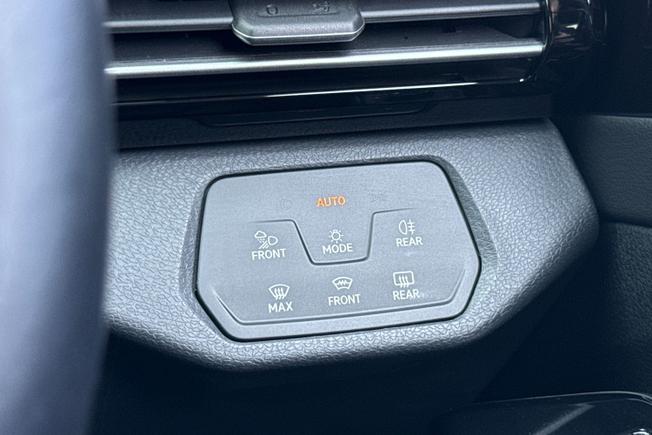 VOLKSWAGEN ID.4 Photo 49