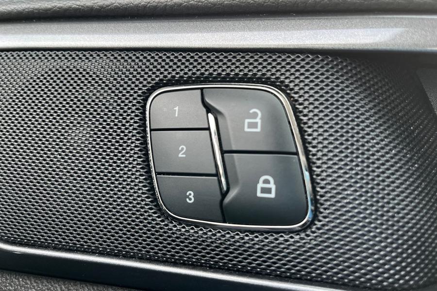 Ford MONDEO Photo autoimg-c24e6fca594f413a1b10dd040a622b2b575df254.jpg